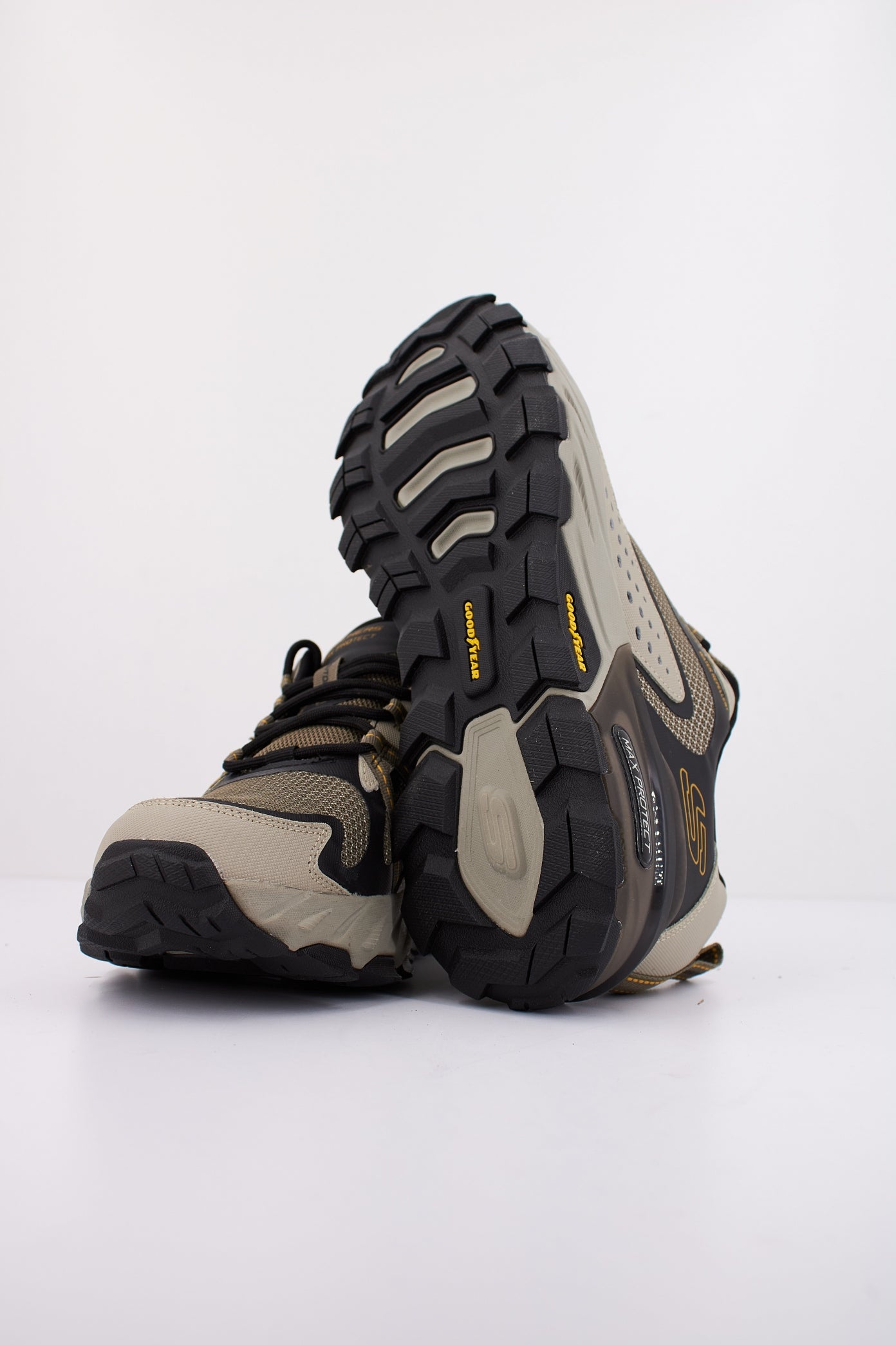 SKECHERS MAX PROTECT en color VERDE (5)