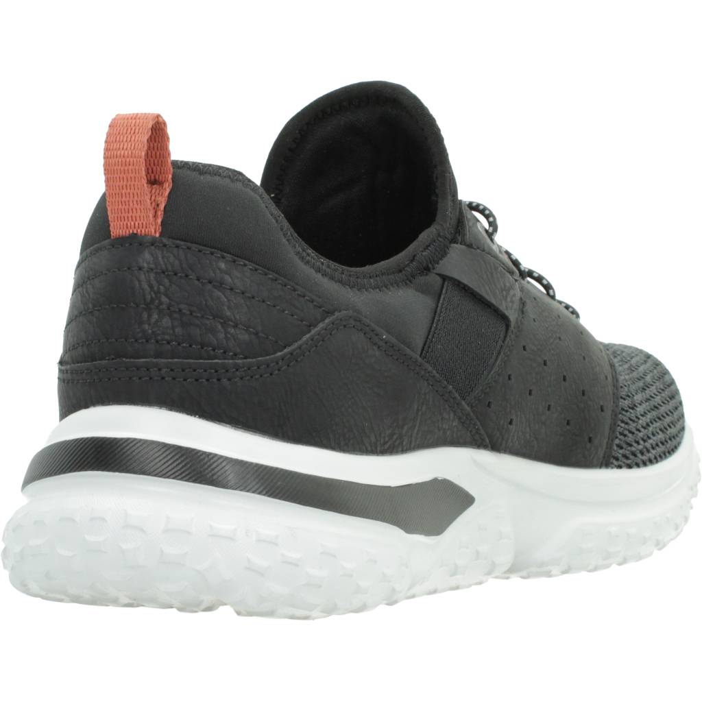 SKECHERS SOLVANO en color NEGRO (3)