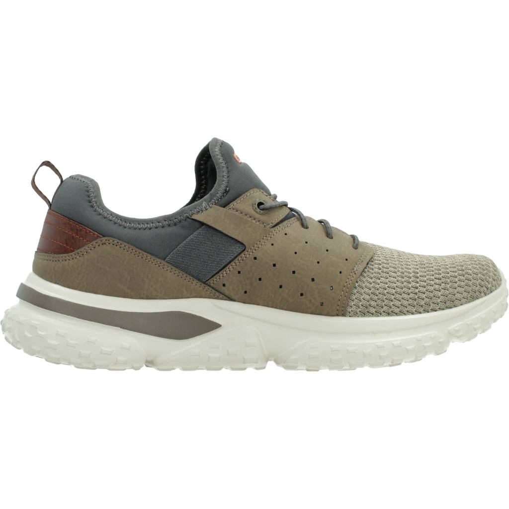 SKECHERS SOLVANO en color MARRON (4)