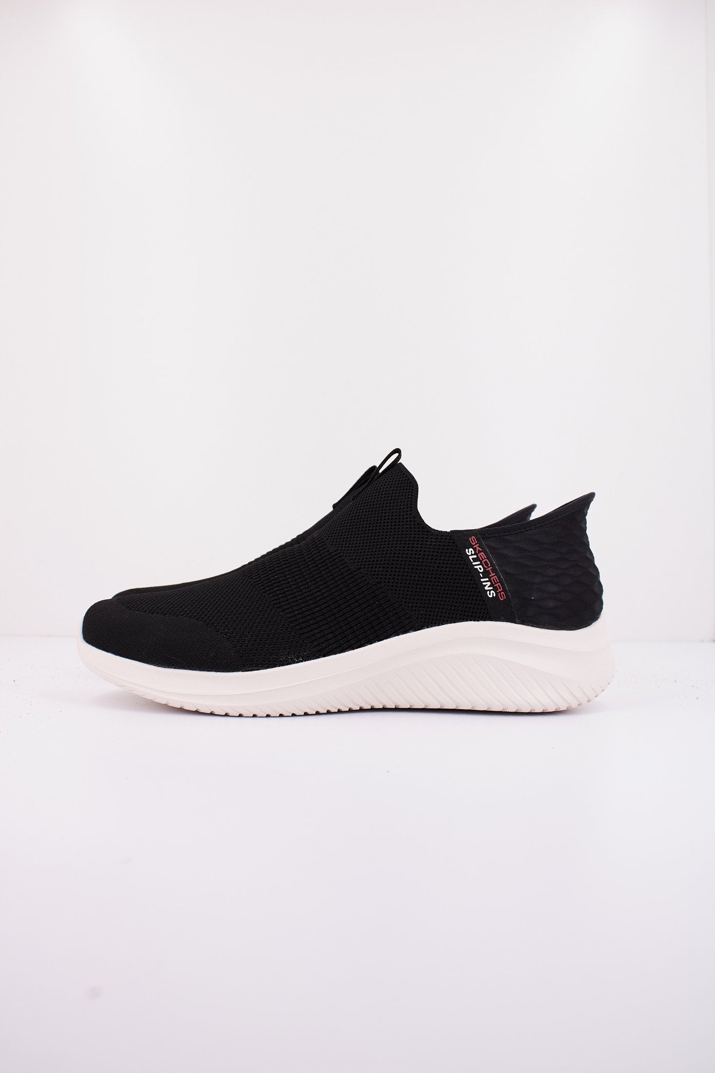 SKECHERS SLIP-INS: ULTRA FL en color NEGRO (1)