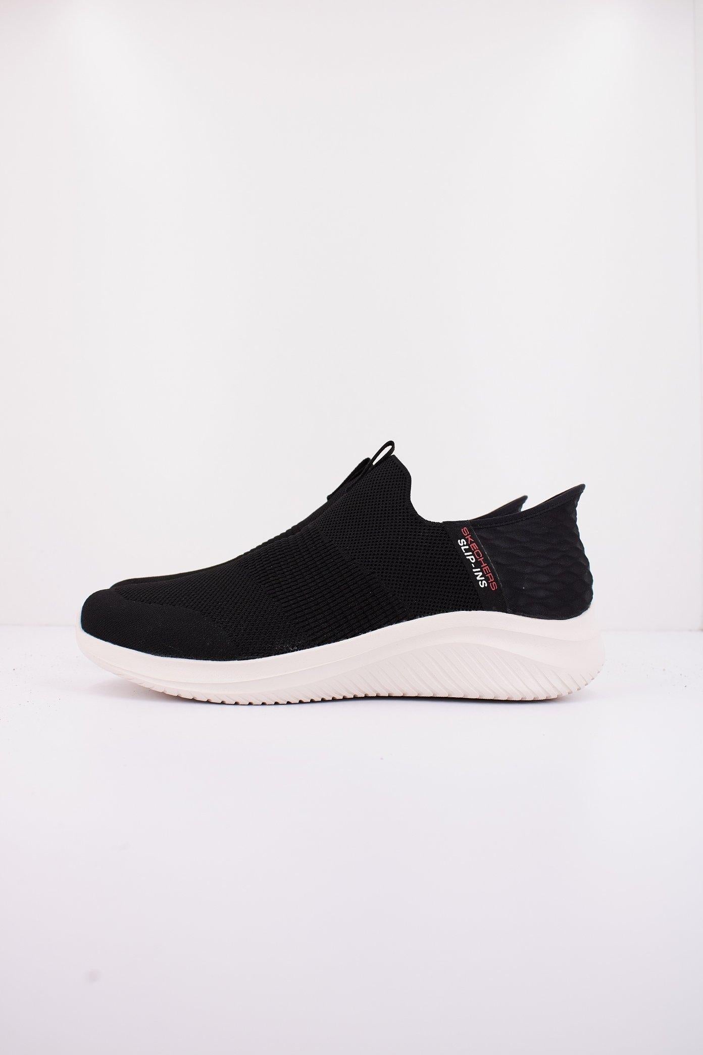SKECHERS SLIP-INS: ULTRA FL en color NEGRO (1)