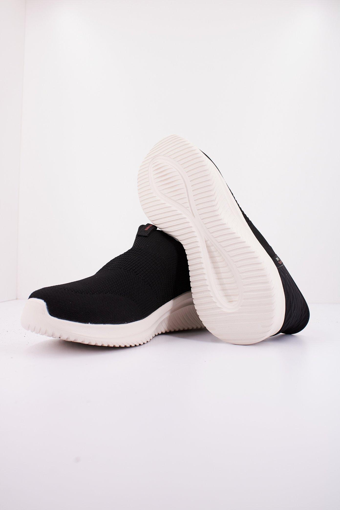 SKECHERS SLIP-INS: ULTRA FL en color NEGRO (4)