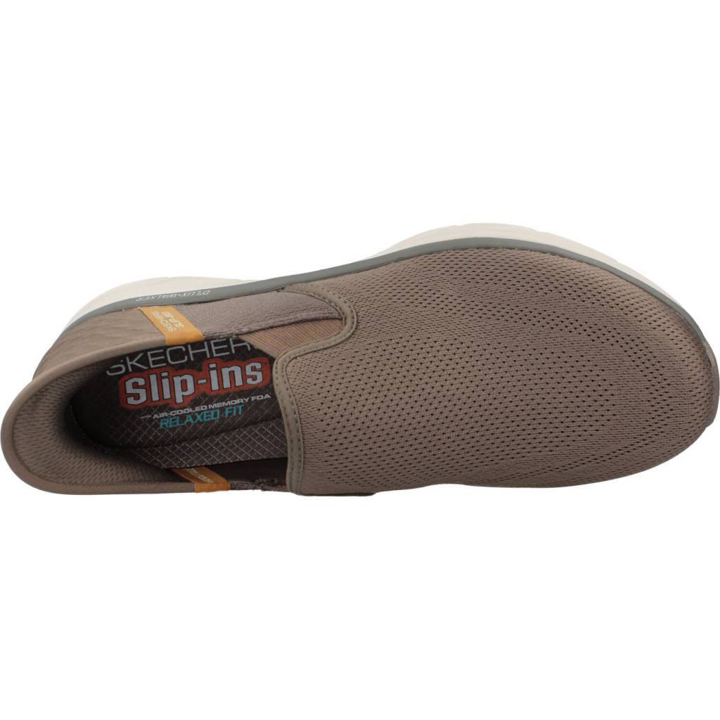 SKECHERS SLIP-INS RF: D'LUX WALKER en color MARRON (7)