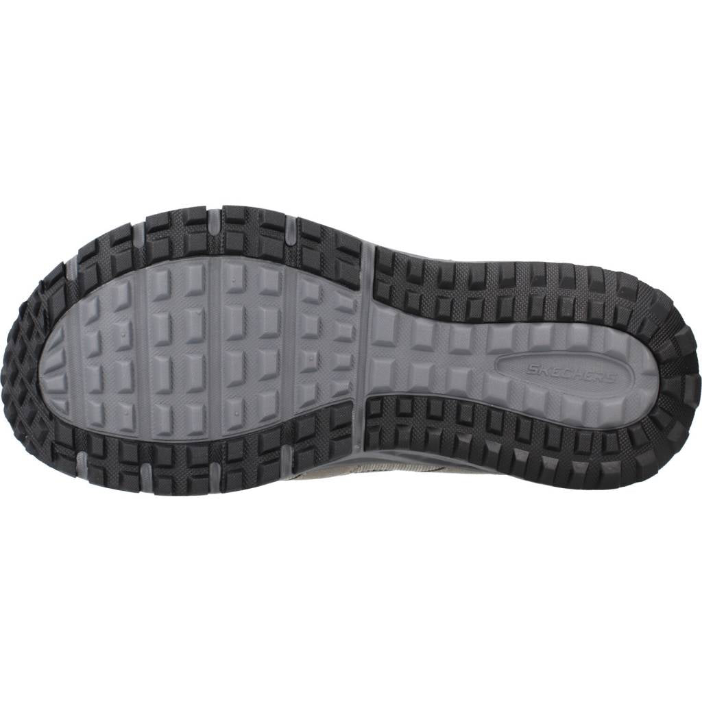 SKECHERS ESCAPE PLAN TRAIL en color BEIS (6)