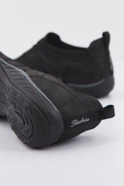 SKECHERS BREATHE-EASY en color NEGRO (3)