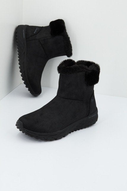 SKECHERS ESCAPE PLAN - COZY COLLAB en color NEGRO (1)