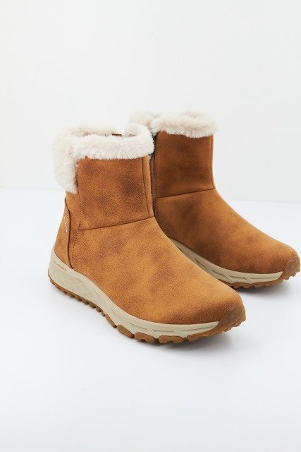 SKECHERS ESCAPE PLAN - COZY COLLAB en color MARRON (1)