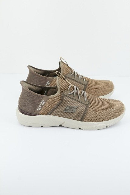 SKECHERS SLIP-INS: INGRAM-BRACKETT en color MARRON (1)