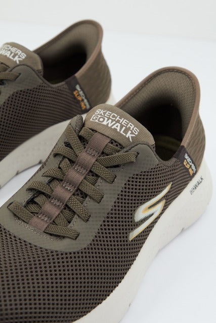 SKECHERS SLIP-INS: GO WALK FLEX-HANDS UP en color MARRON (4)