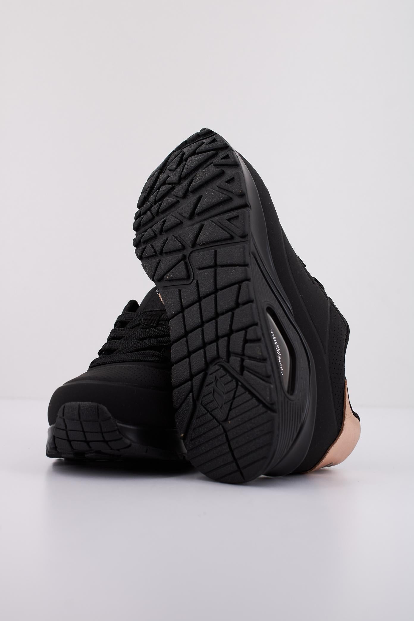 SKECHERS UNO GEN - SHIMMER A en color NEGRO (5)