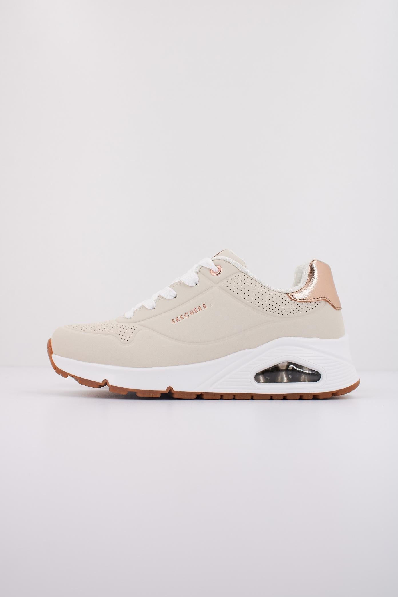 SKECHERS UNO GEN en color BEIS (1)
