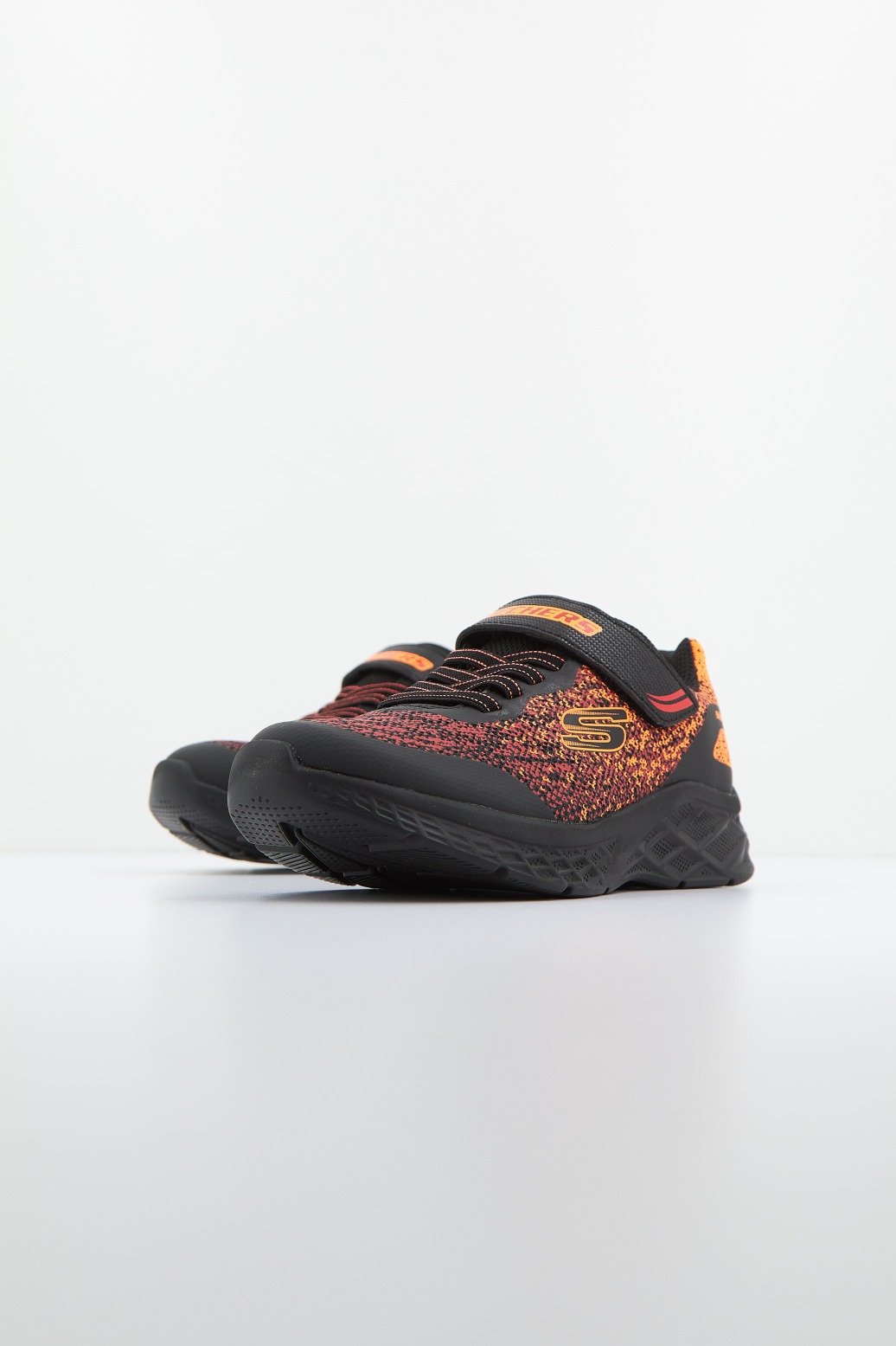 SKECHERS L en color NEGRO (2)