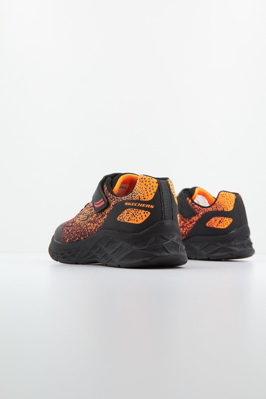 SKECHERS L en color NEGRO (3)