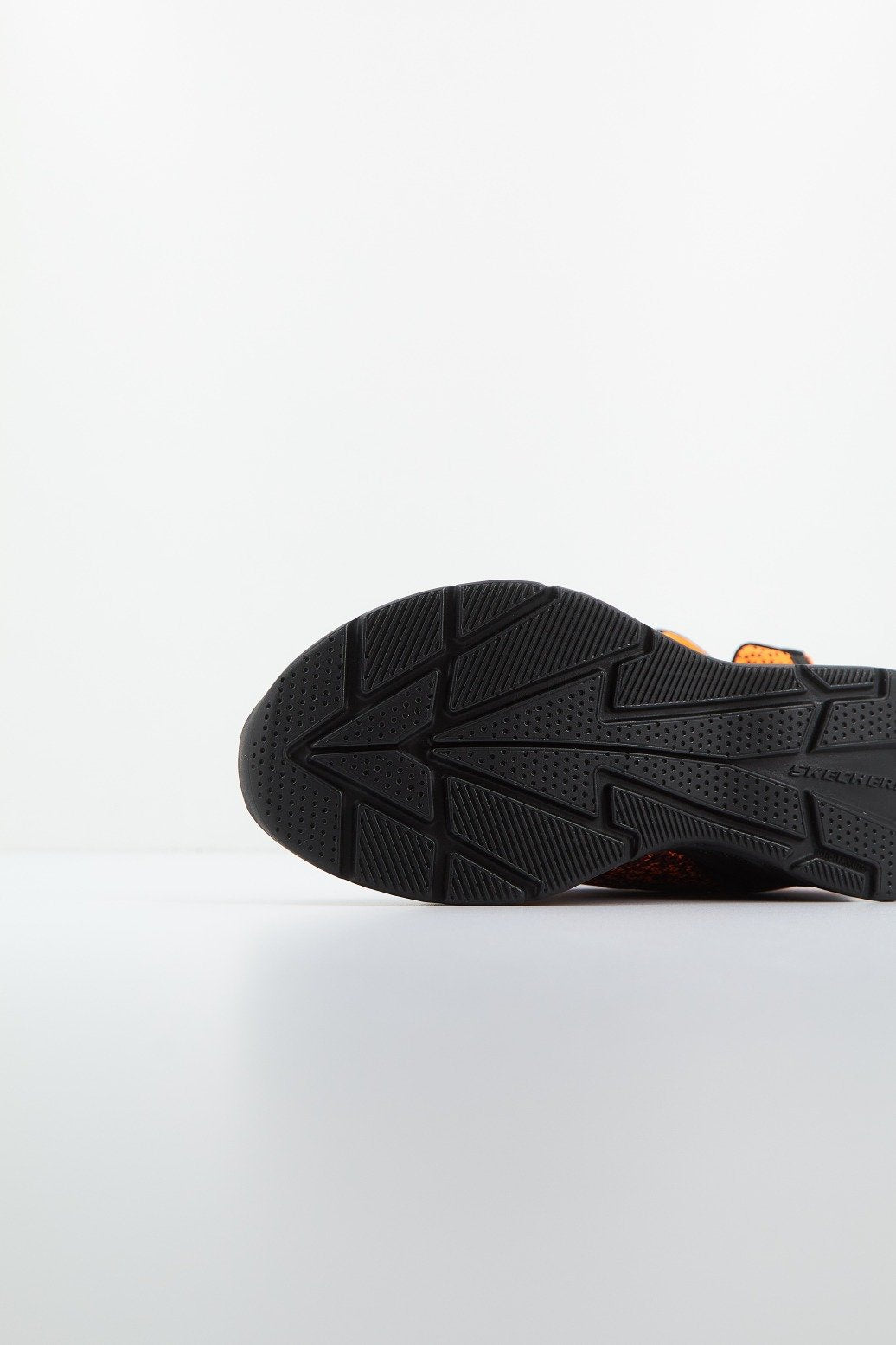 SKECHERS L en color NEGRO (4)