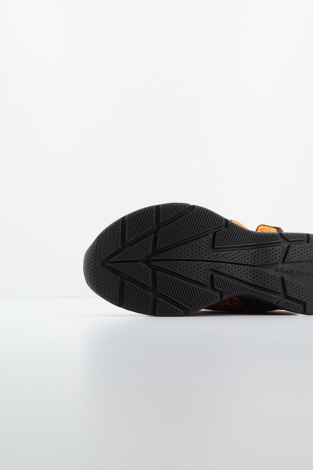SKECHERS L en color NEGRO (4)
