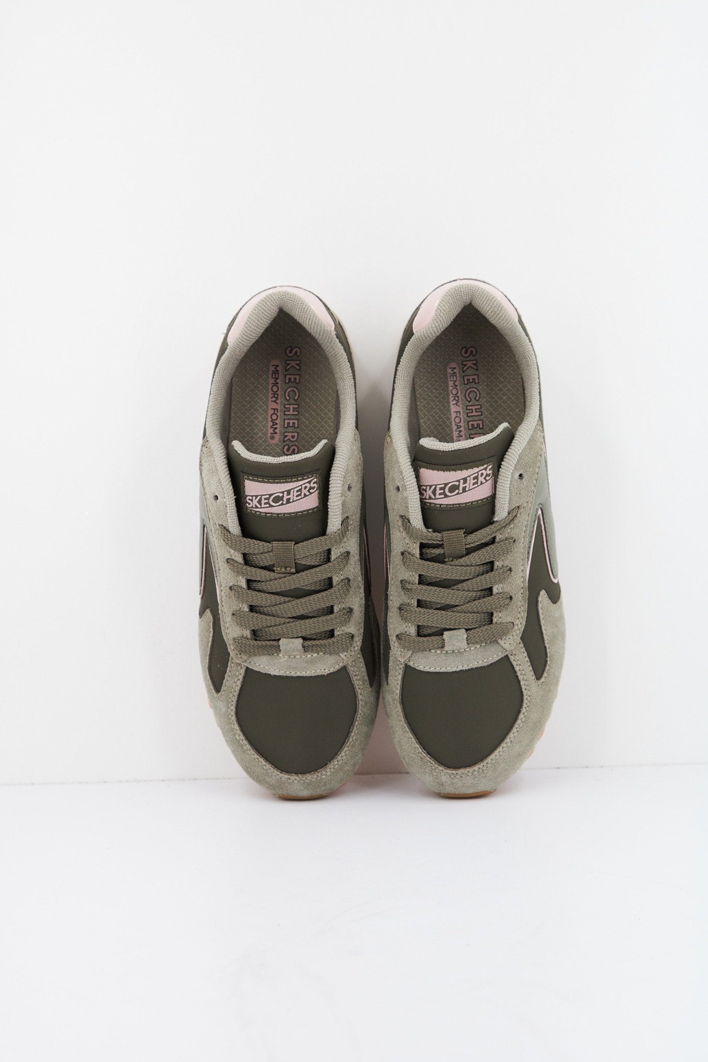 SKECHERS en color VERDE (2)