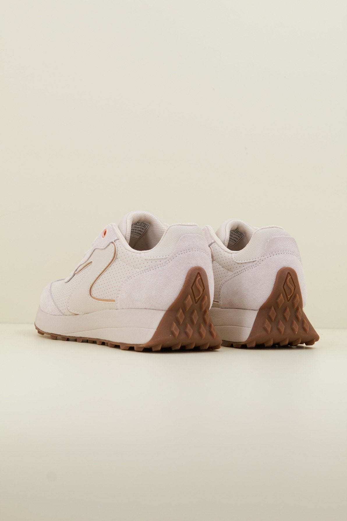 SKECHERS en color BEIS (3)