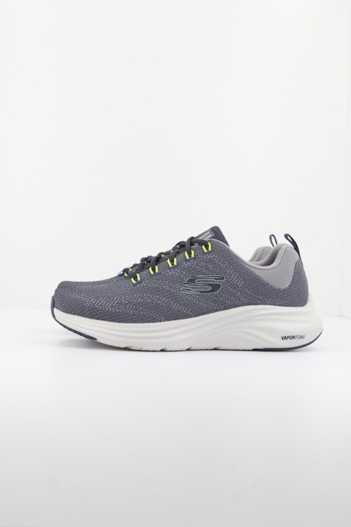 SKECHERS VAPOR FOAM en color GRIS (1)