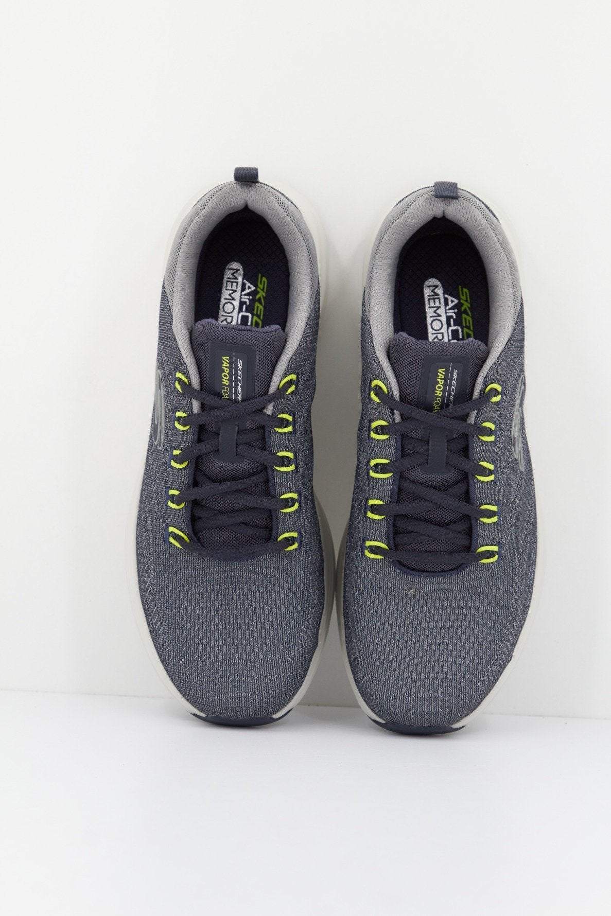 SKECHERS VAPOR FOAM en color GRIS (2)