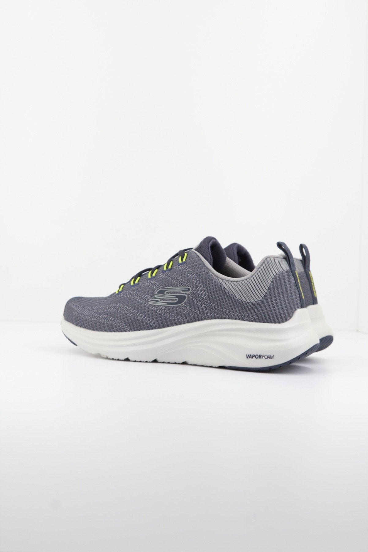 SKECHERS VAPOR FOAM en color GRIS (3)