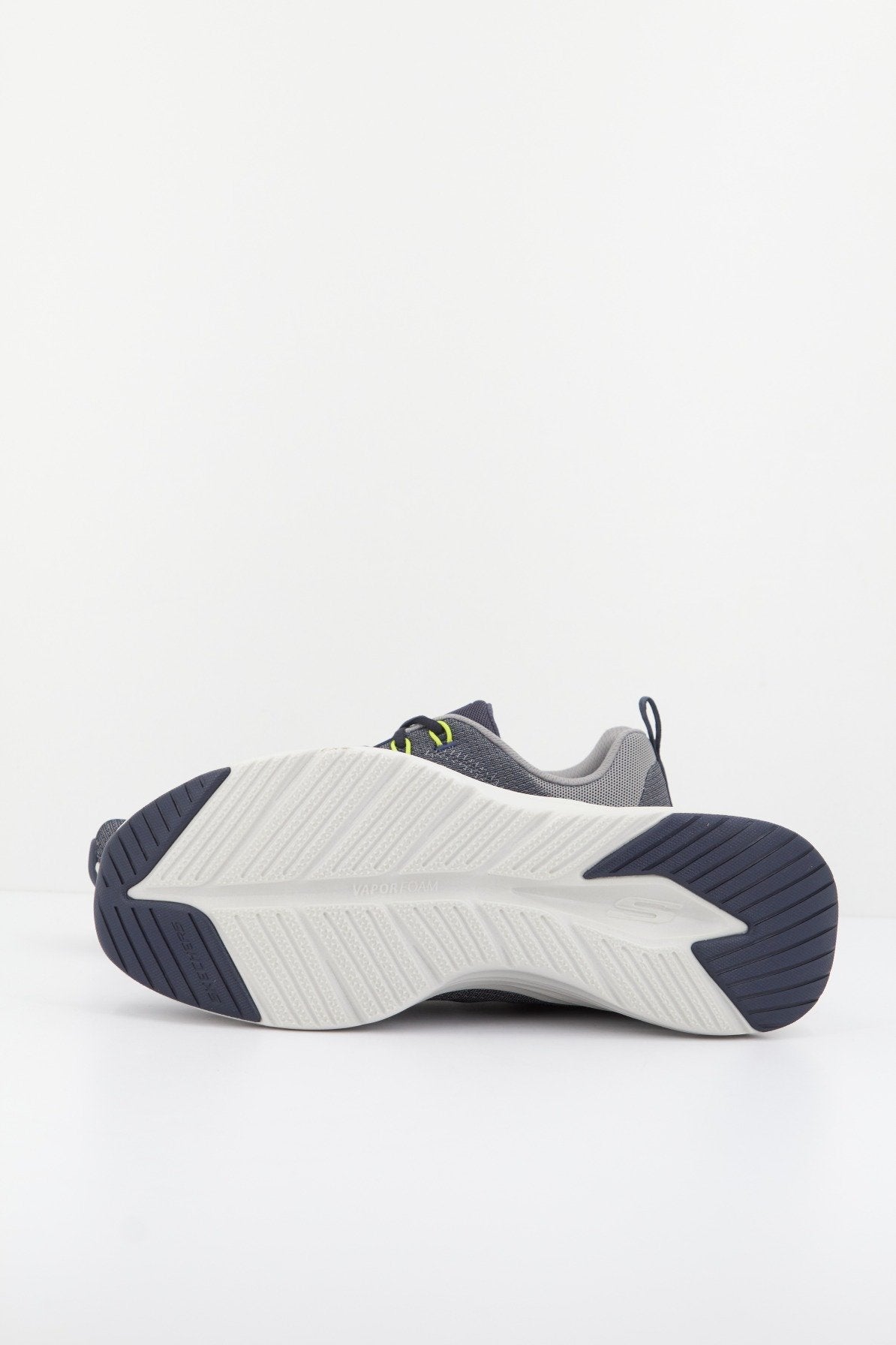 SKECHERS VAPOR FOAM en color GRIS (4)