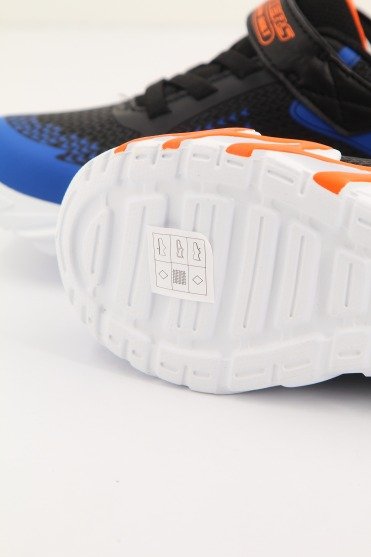 SKECHERS L en color NEGRO (4)