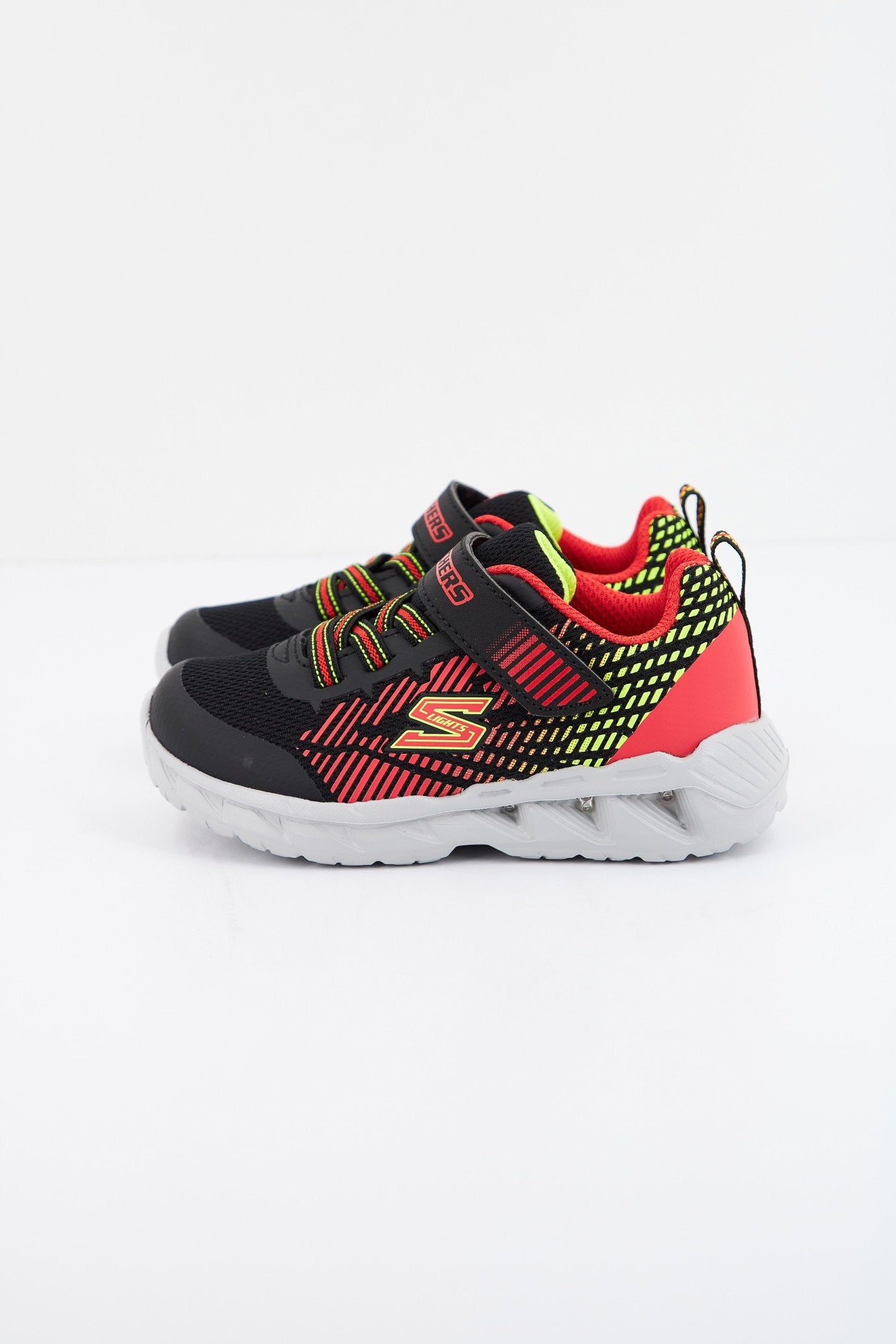 SKECHERS MAGNA-LIGHTS en color NEGRO (1)