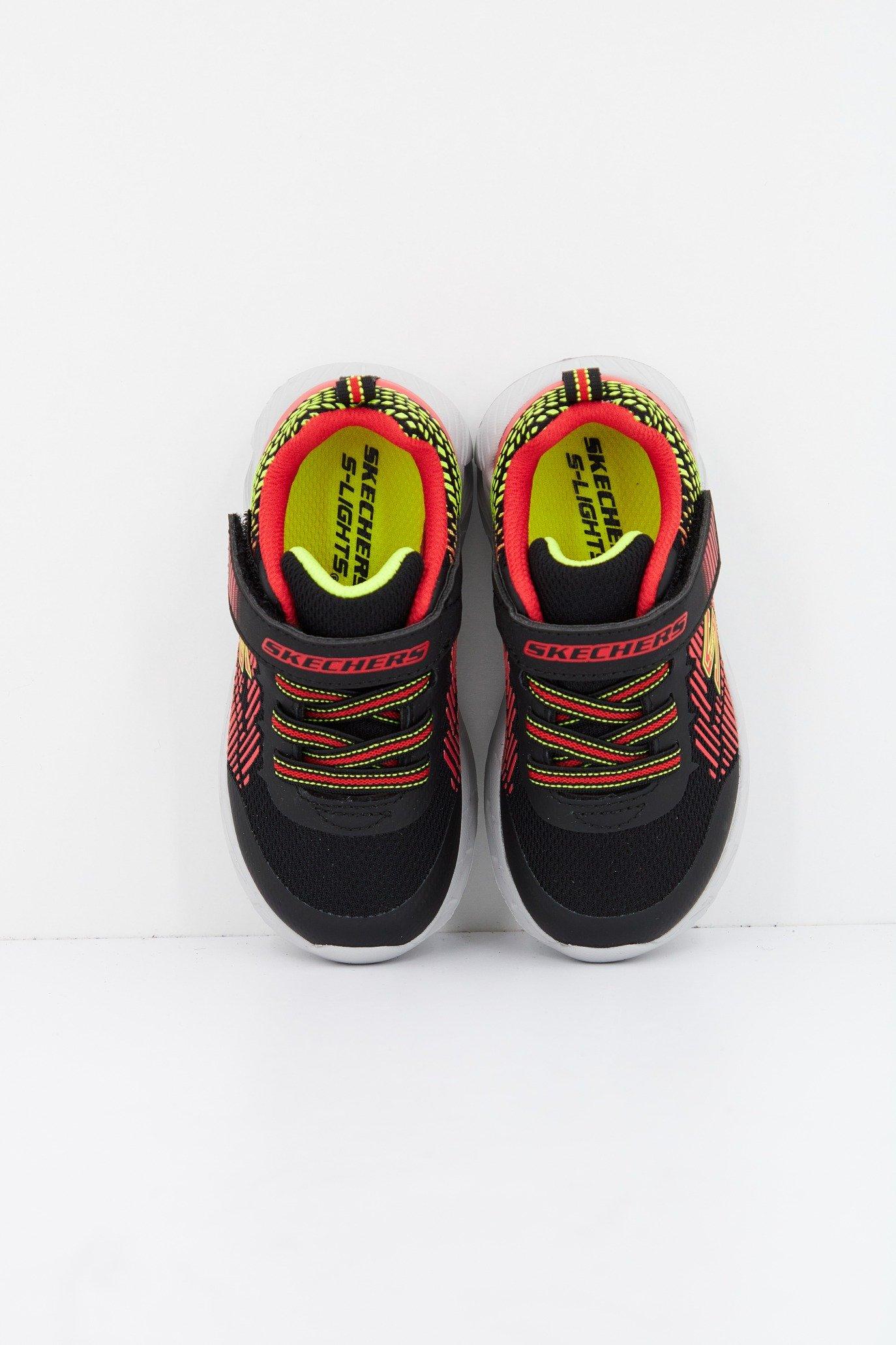 SKECHERS MAGNA-LIGHTS en color NEGRO (2)