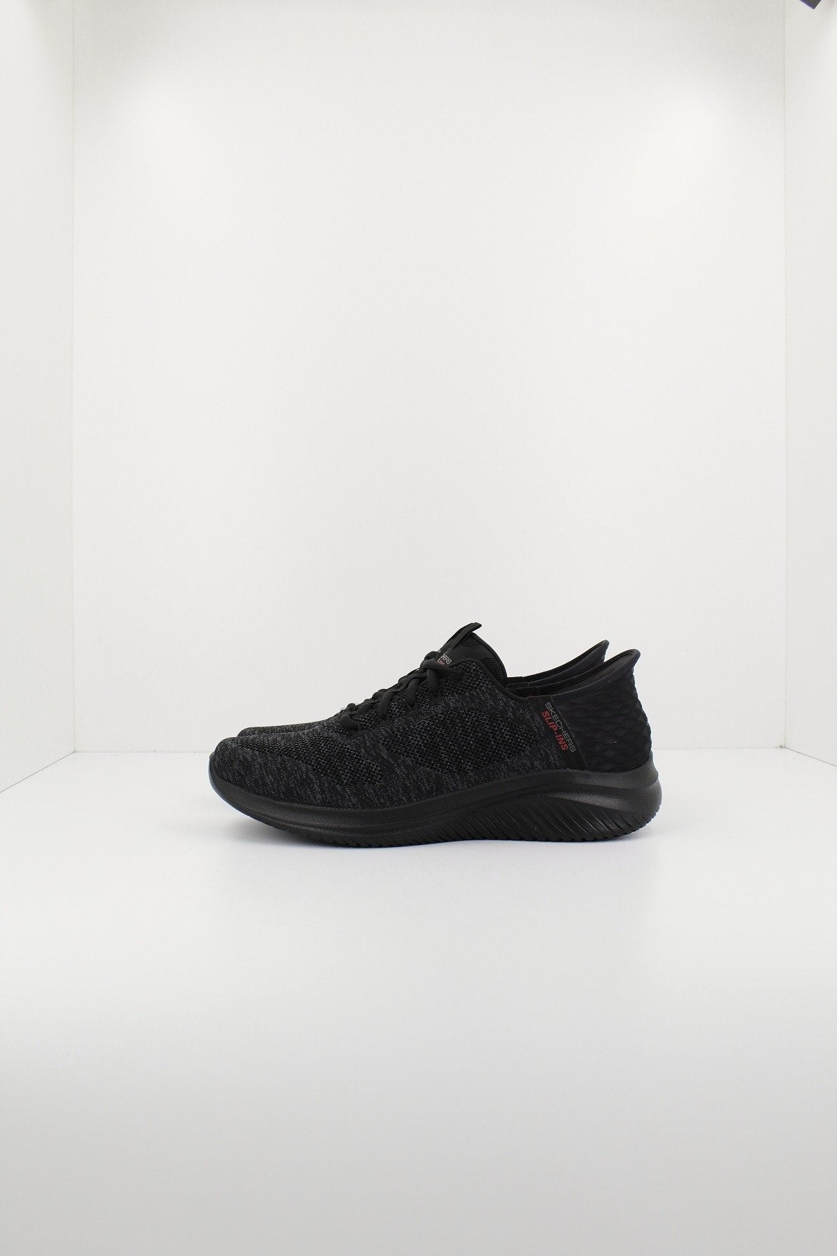 SKECHERS SLIP-INS: ULTRA FLEX . en color NEGRO (1)