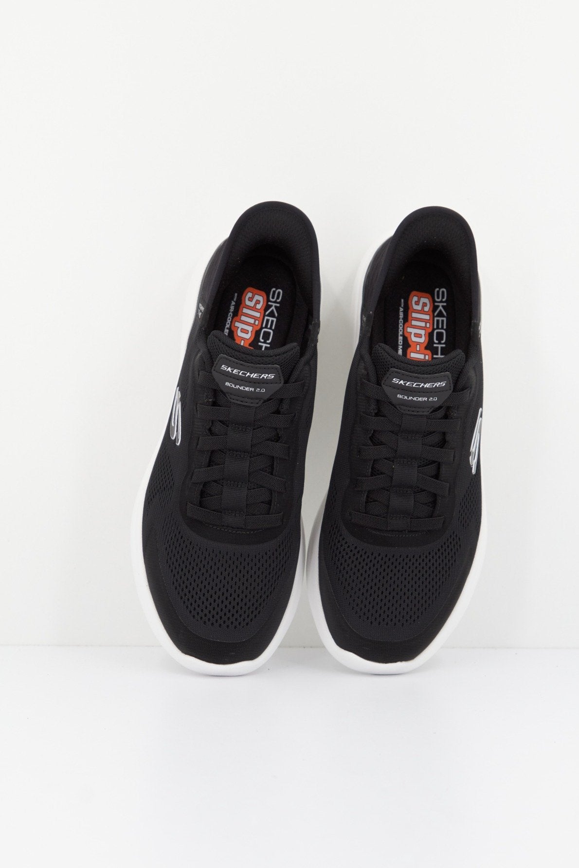 SKECHERS SLIP-INS: S en color NEGRO (2)