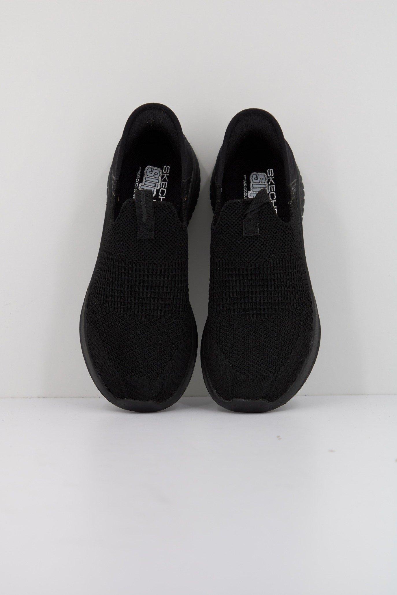 SKECHERS ULTRA FLEX . - SMOOTH STEP SLIP-INS en color NEGRO (2)