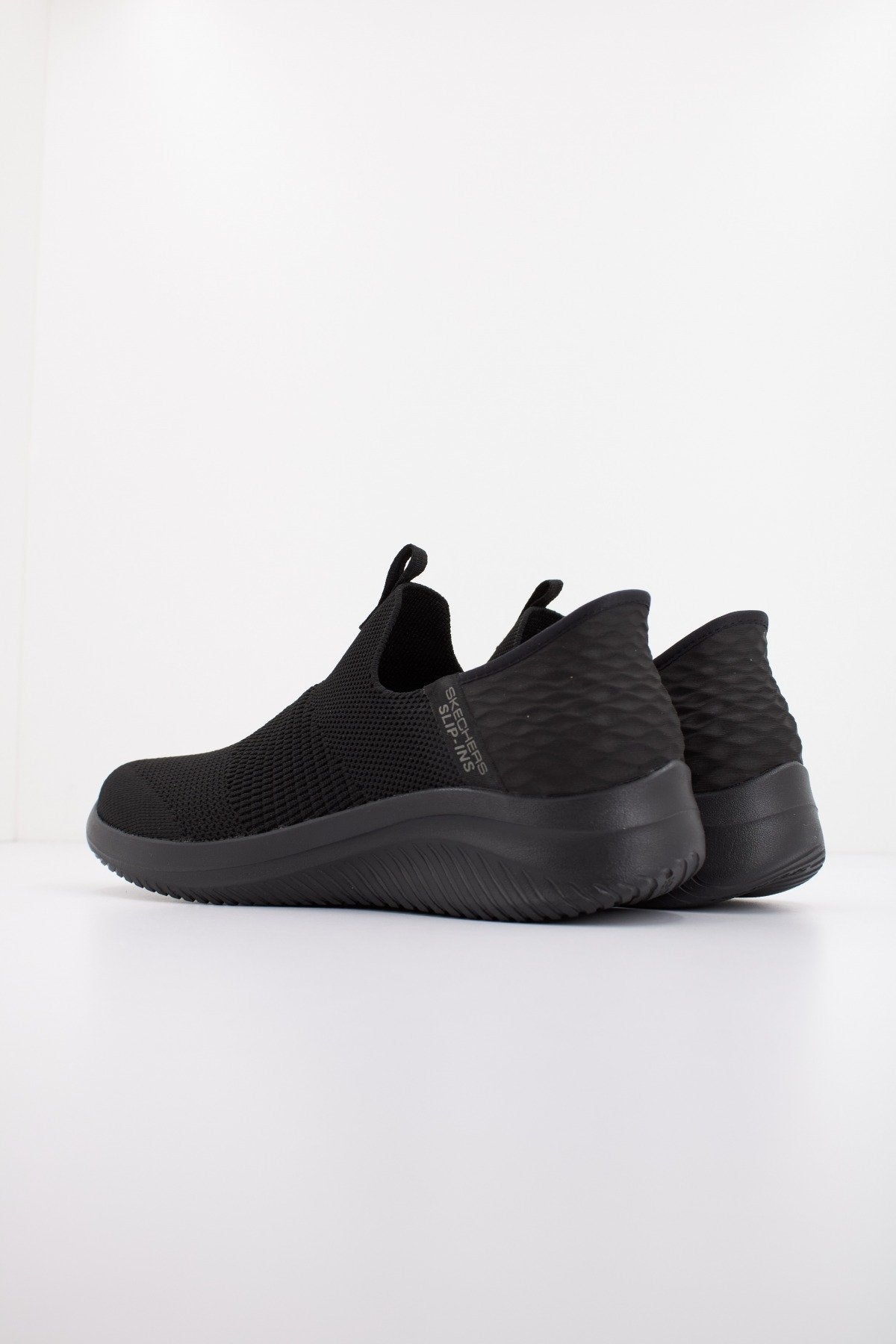 SKECHERS SLIP-INS ULTRA FLEX . COZY STREAK en color NEGRO (3)