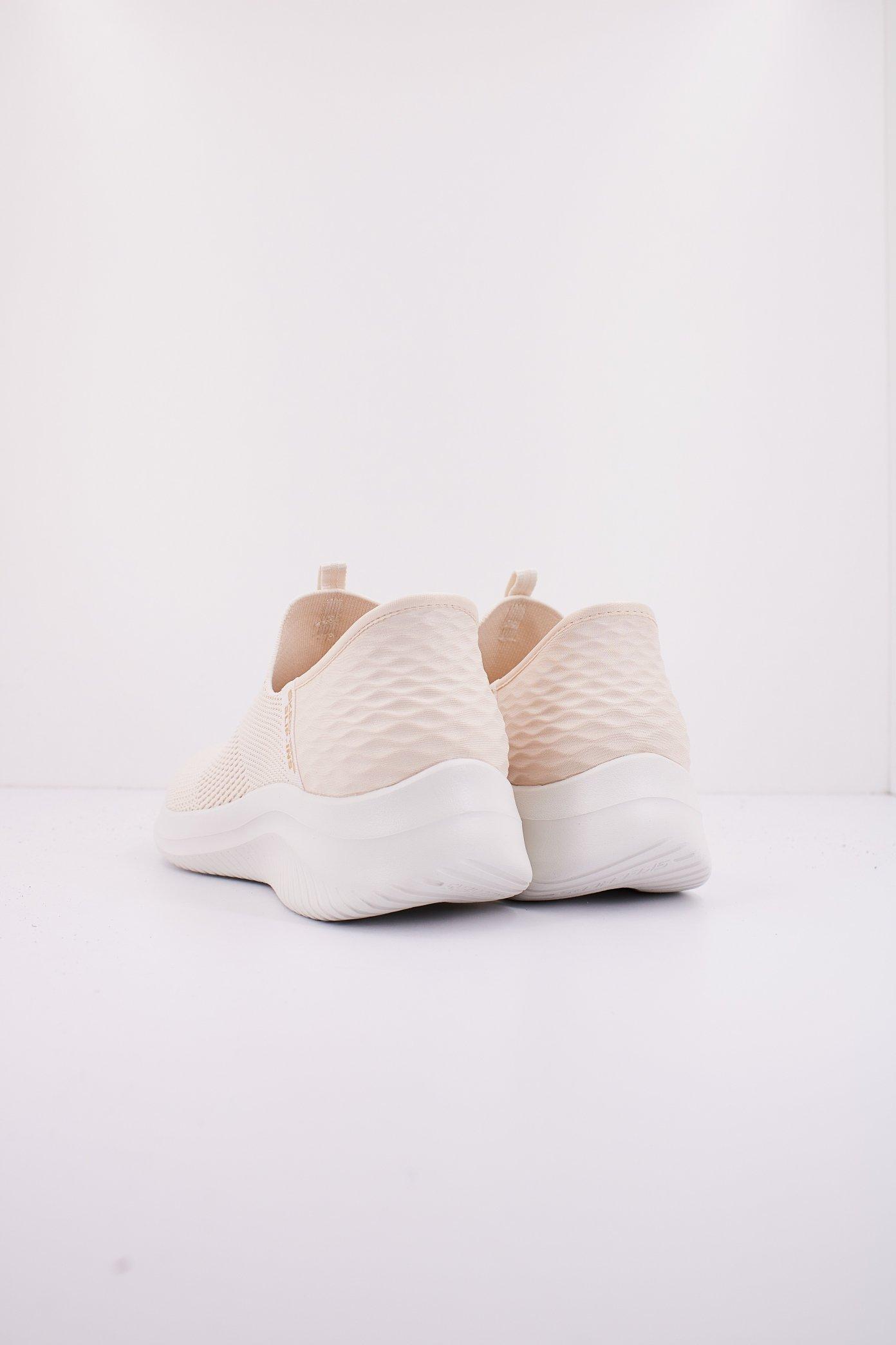 SKECHERS SLIP-INS ULTRA FLEX . COZY STREAK en color BEIS (3)