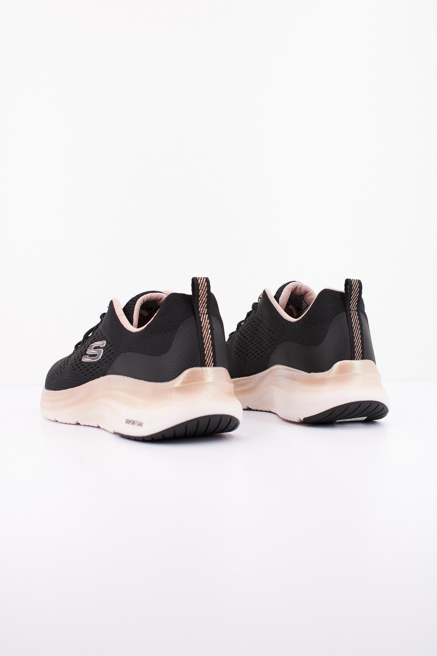 SKECHERS S en color NEGRO (3)