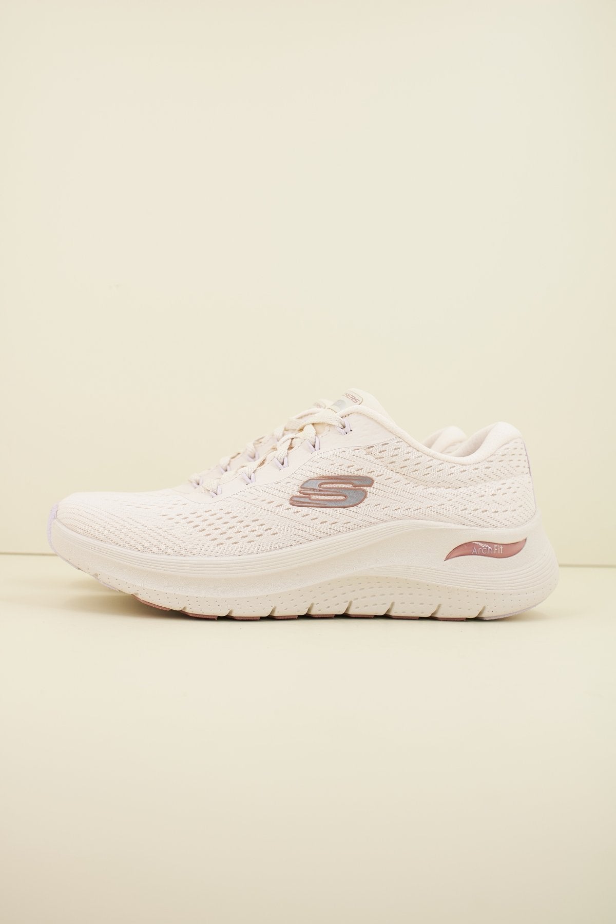 SKECHERS ARCH FIT . en color BEIS (1)