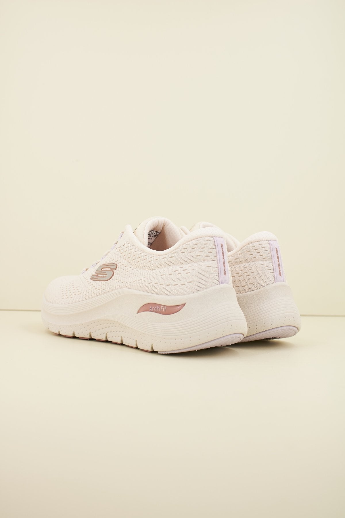 SKECHERS ARCH FIT . en color BEIS (3)