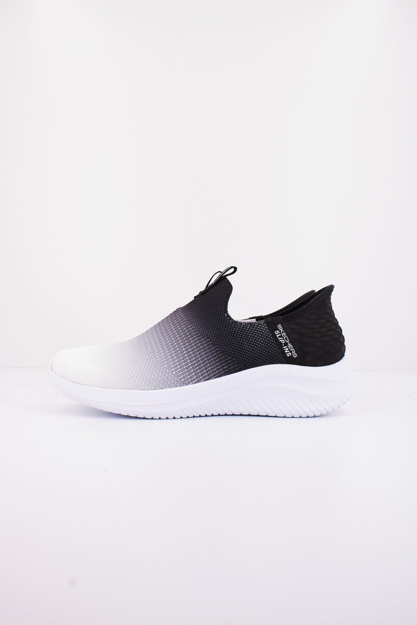 SKECHERS SLIP INS S en color NEGRO (1)