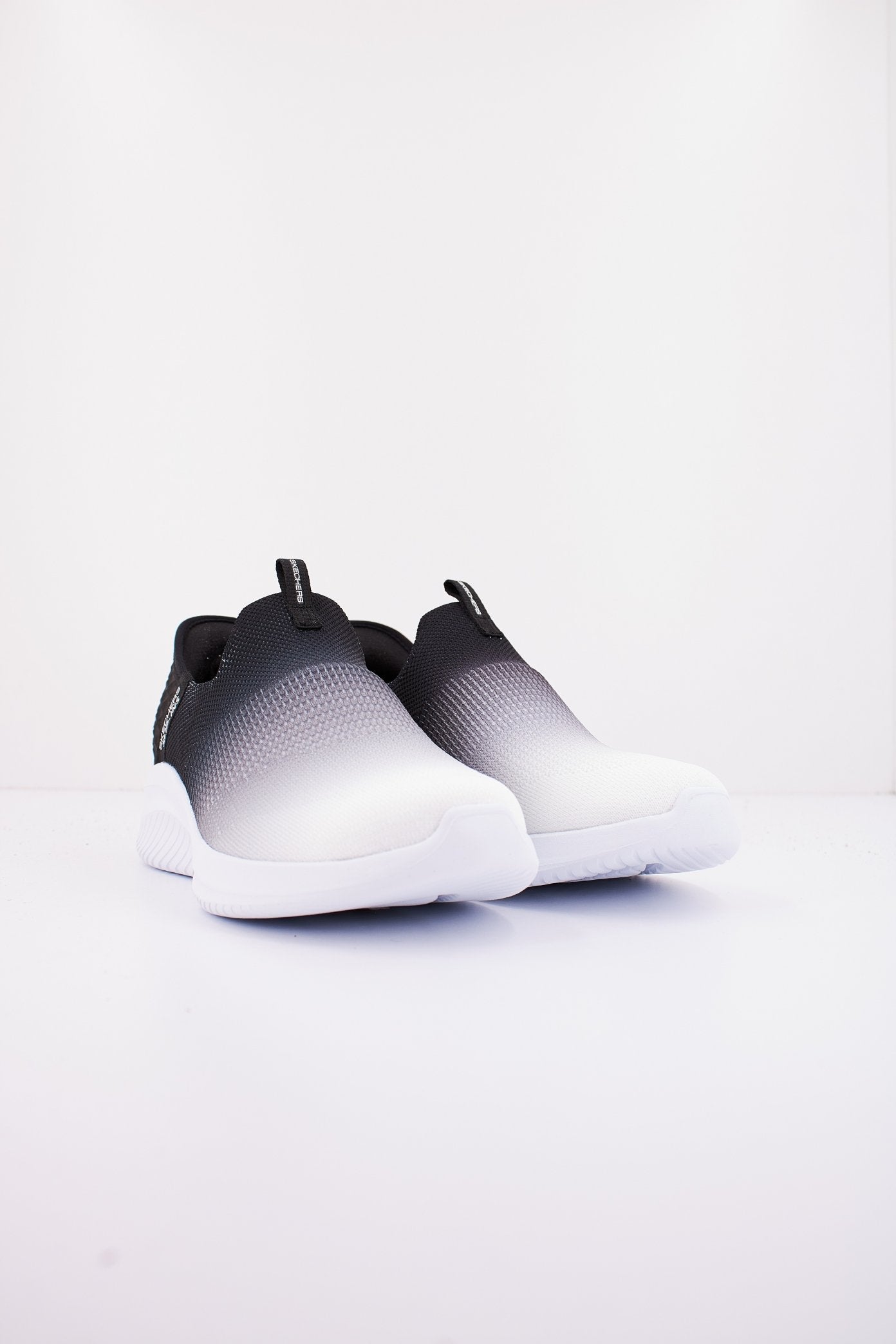 SKECHERS SLIP INS S en color NEGRO (2)