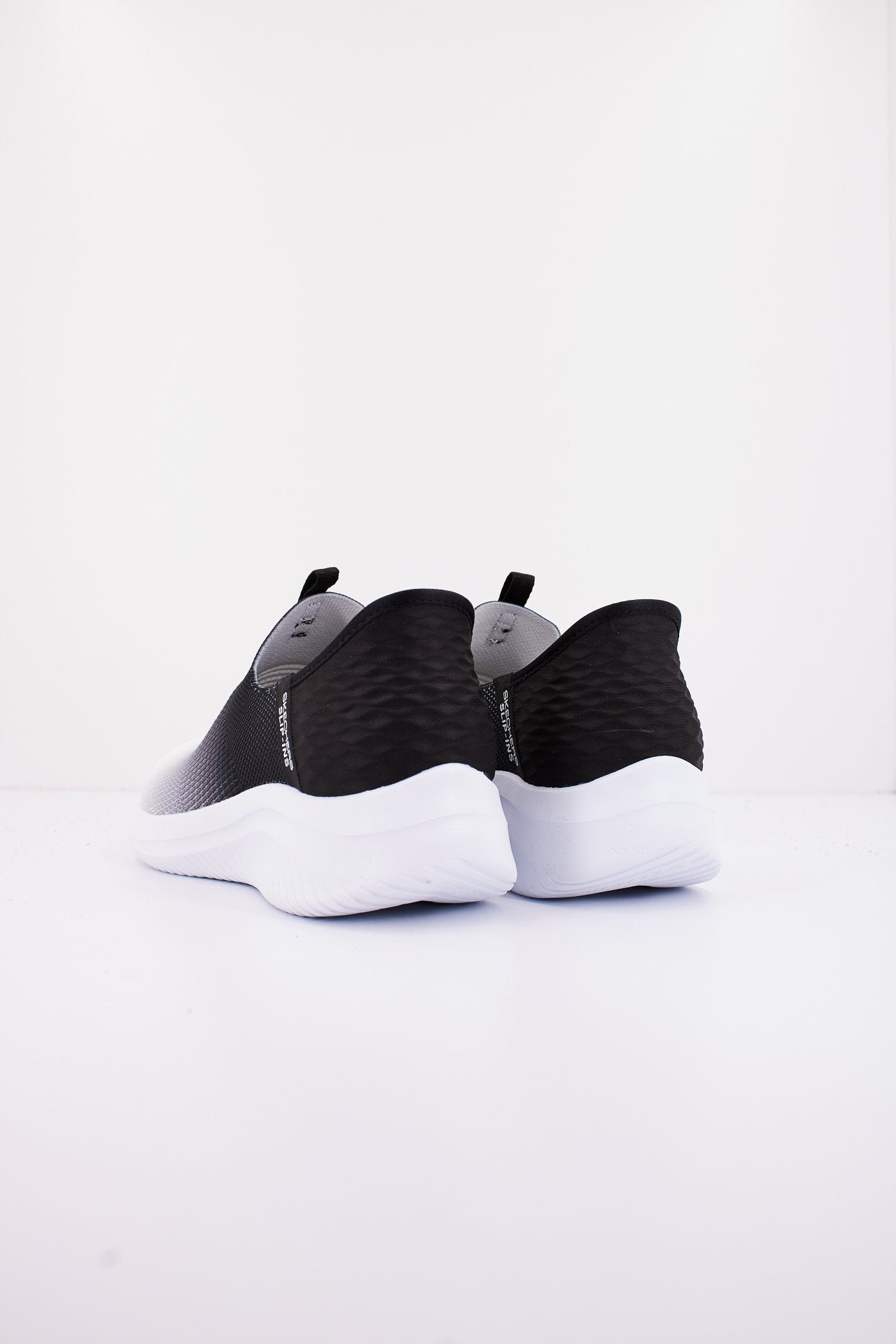 SKECHERS SLIP INS S en color NEGRO (3)