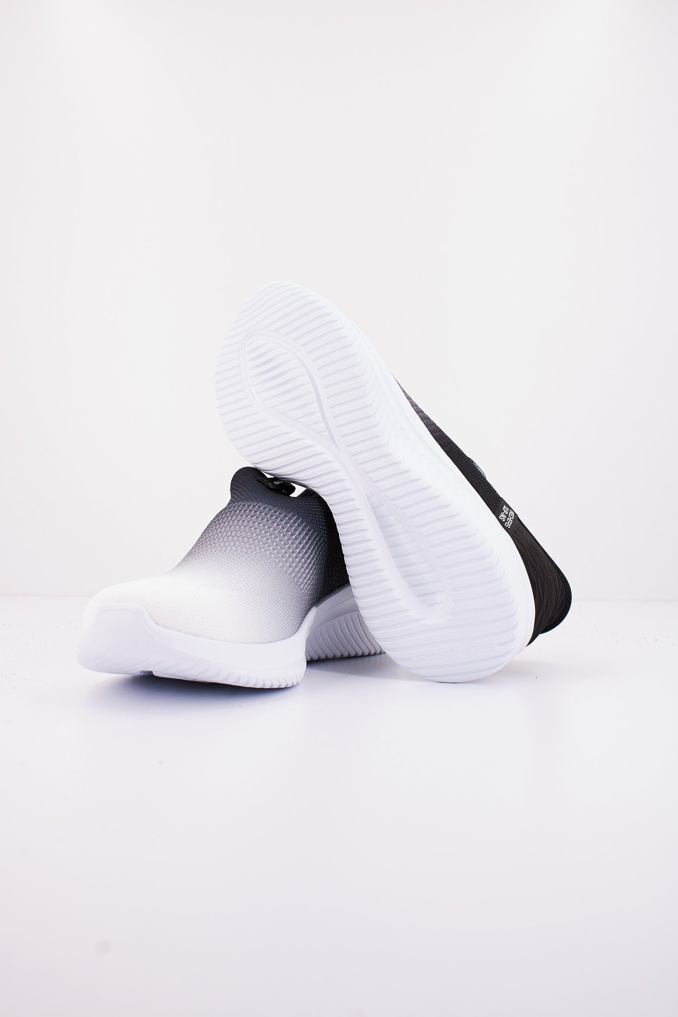 SKECHERS SLIP INS S en color NEGRO (4)