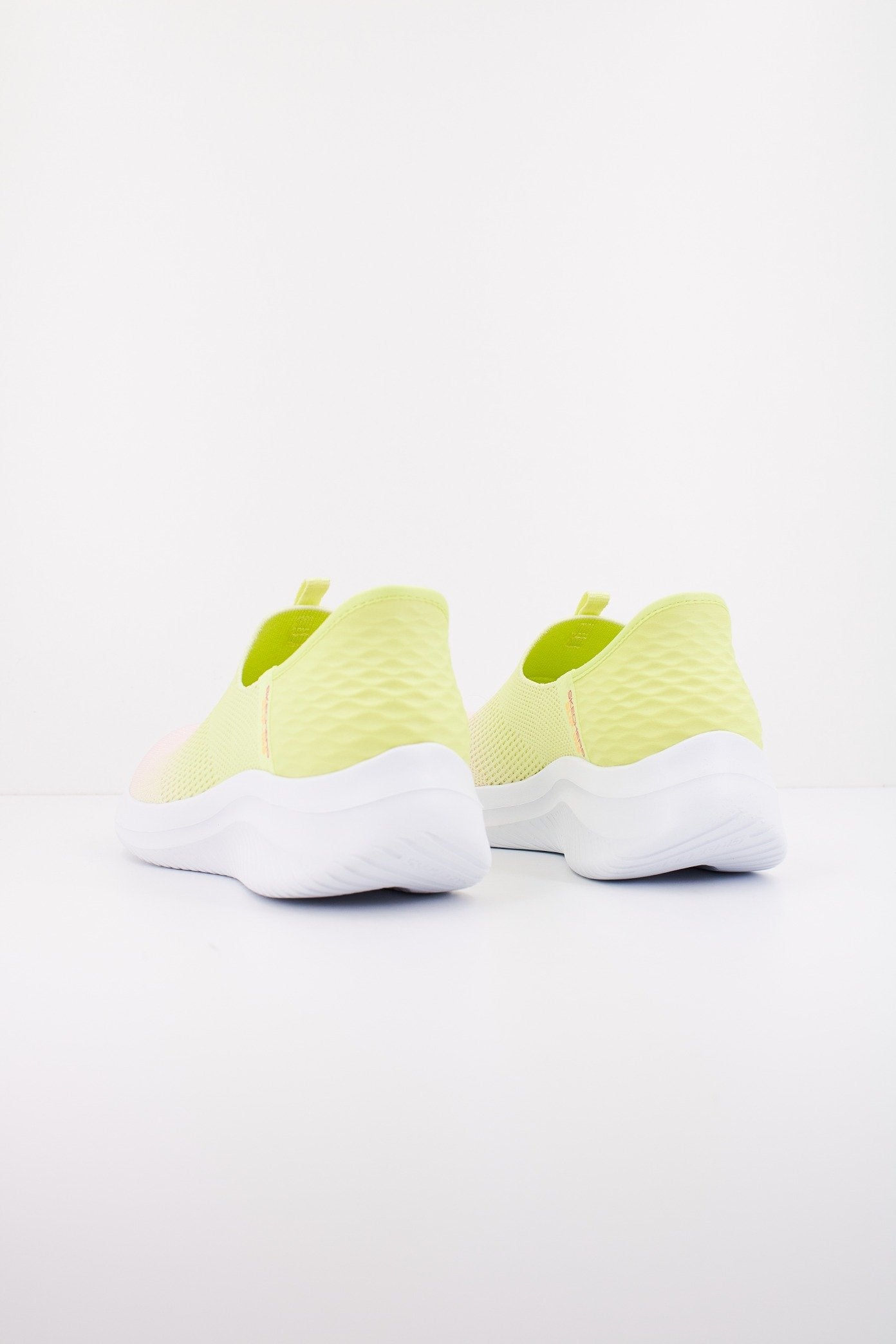 SKECHERS SLIP INS: ULTRA FLEX . en color AMARILLO (3)