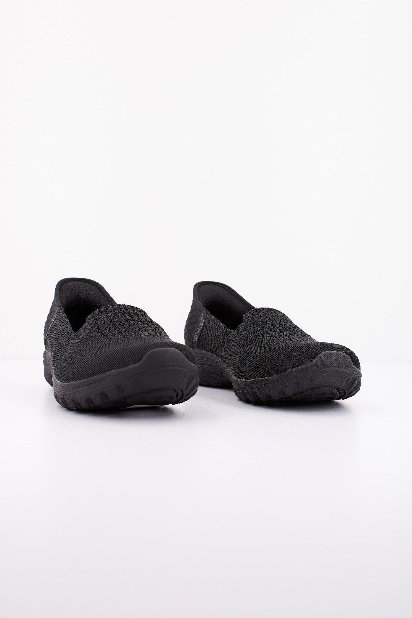 SKECHERS SLIP-INS S en color NEGRO (2)