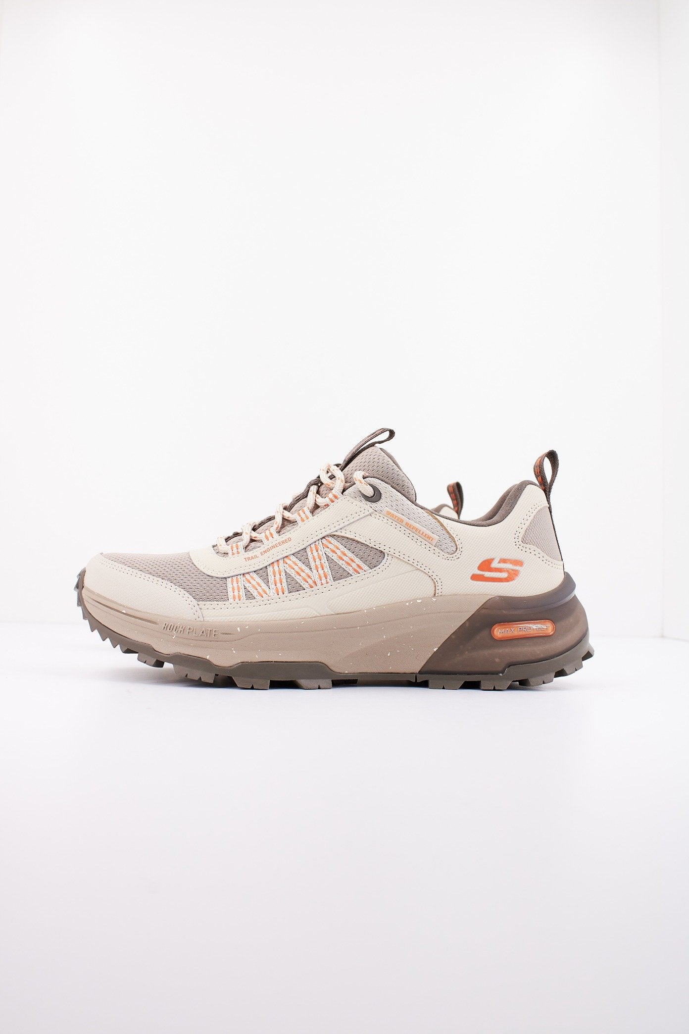 SKECHERS MAX PROTECT LEGACY en color BEIS (1)