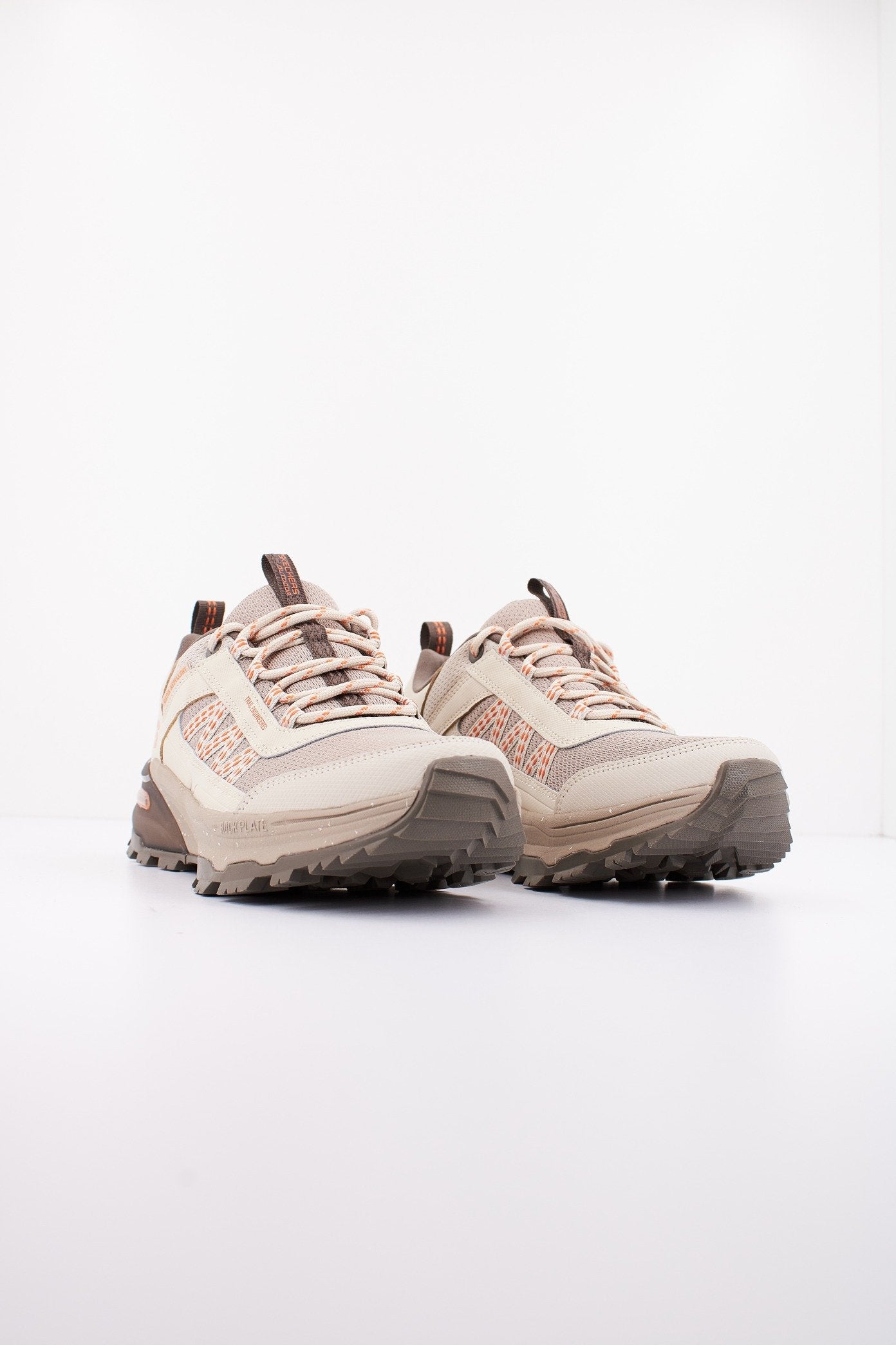 SKECHERS MAX PROTECT LEGACY en color BEIS (2)
