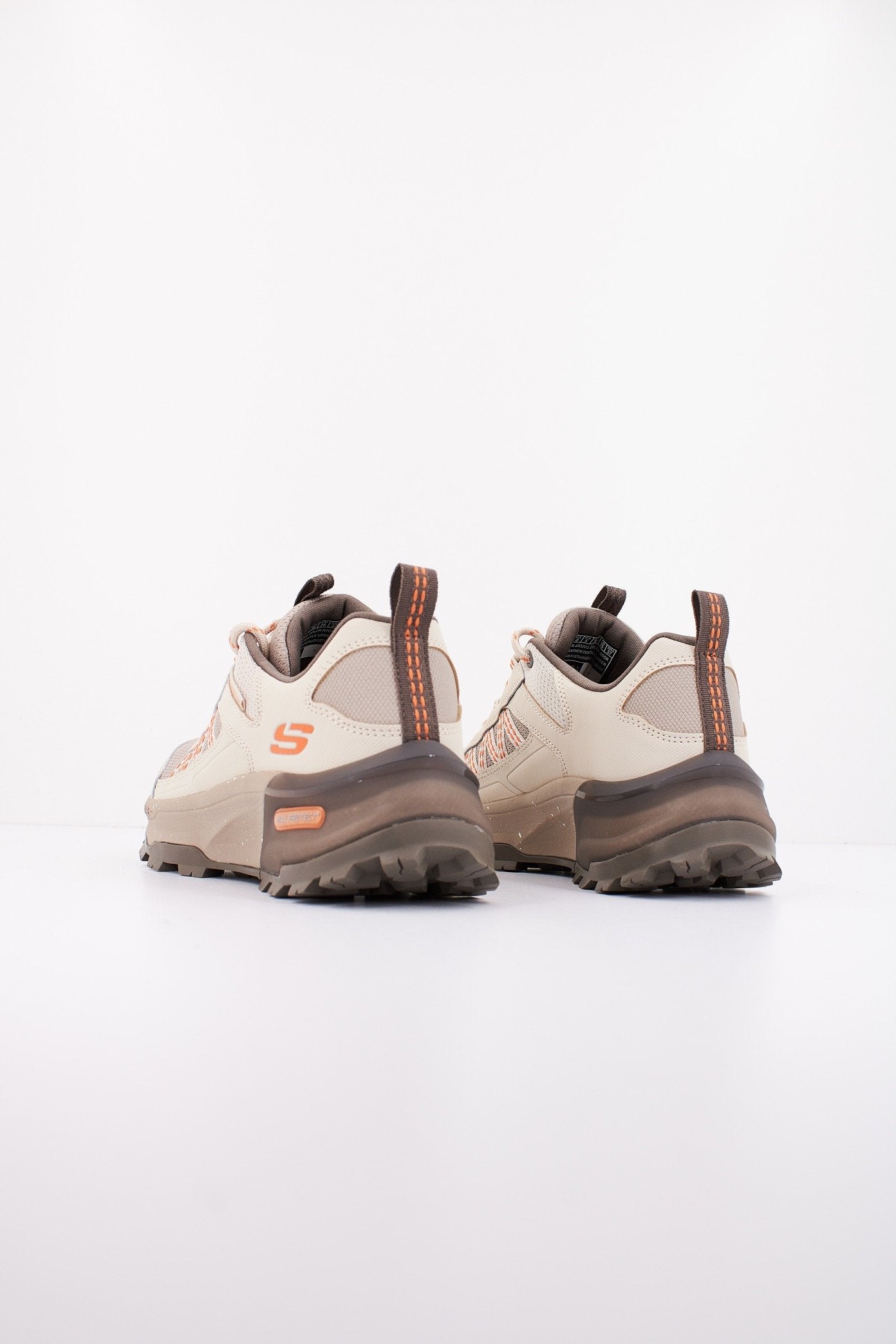 SKECHERS MAX PROTECT LEGACY en color BEIS (3)