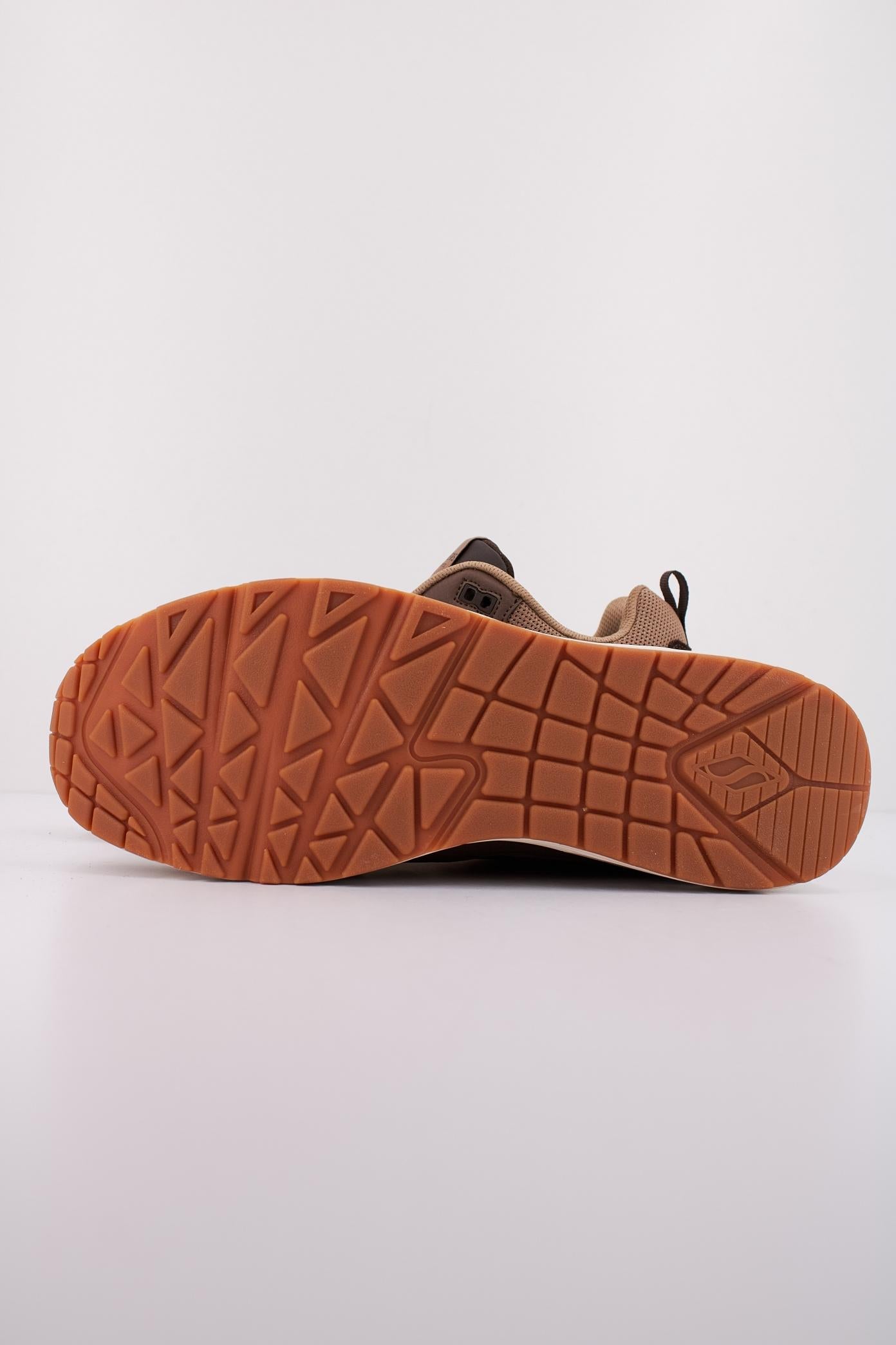 SKECHERS UNO en color MARRON (5)