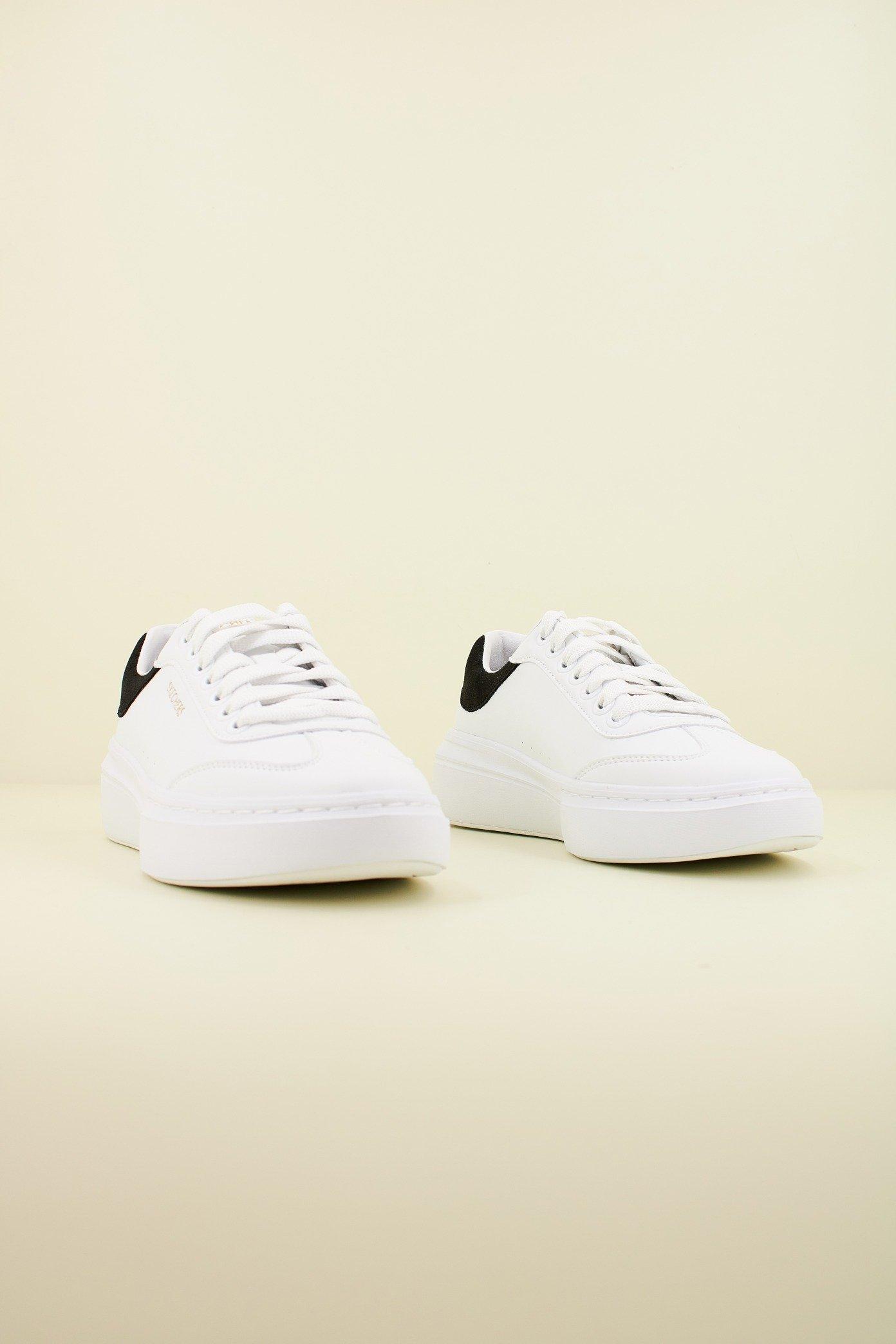 SKECHERS CORDOBA CLASSIC en color BLANCO (2)