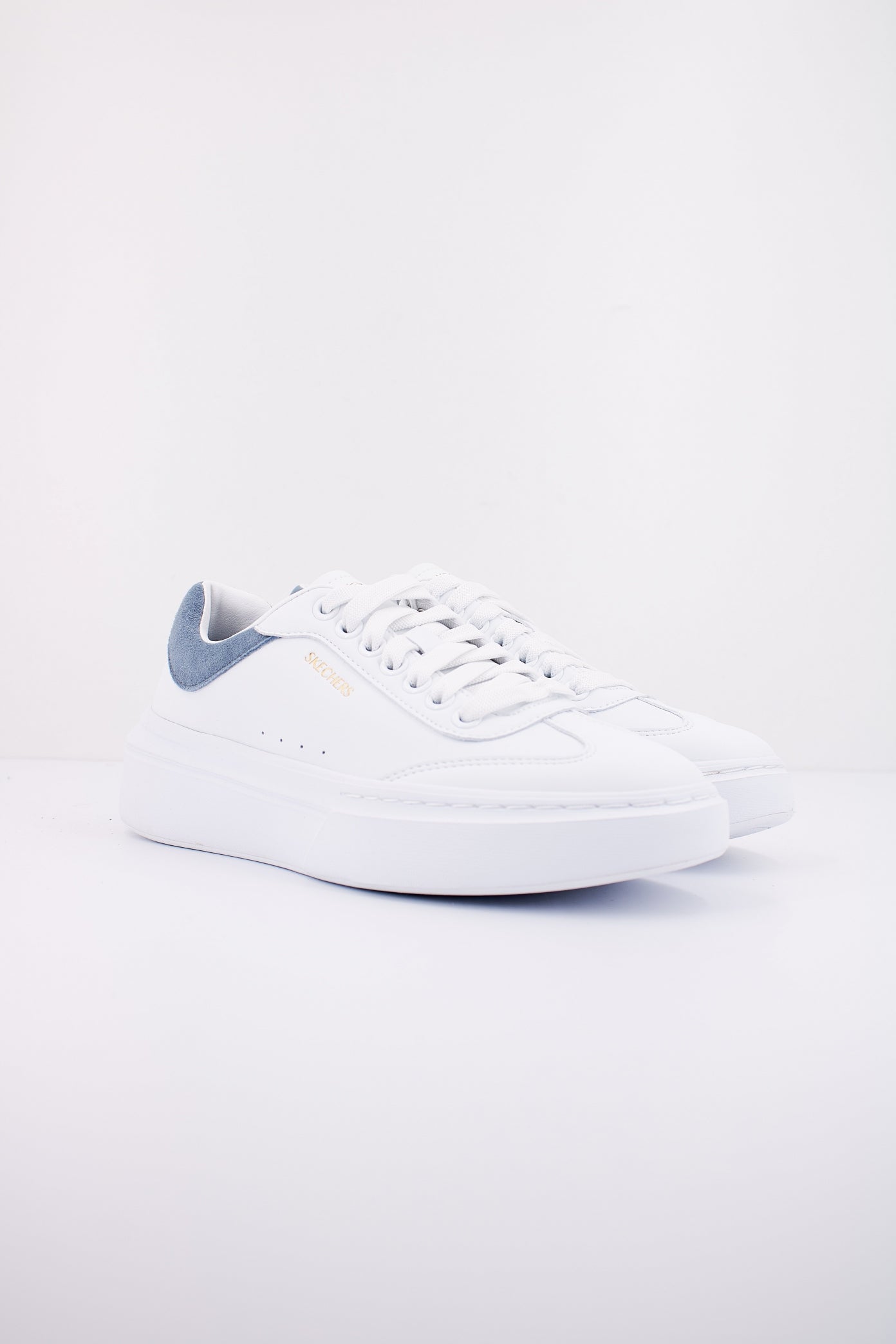 SKECHERS CORDOBA CLASSIC en color BLANCO (2)