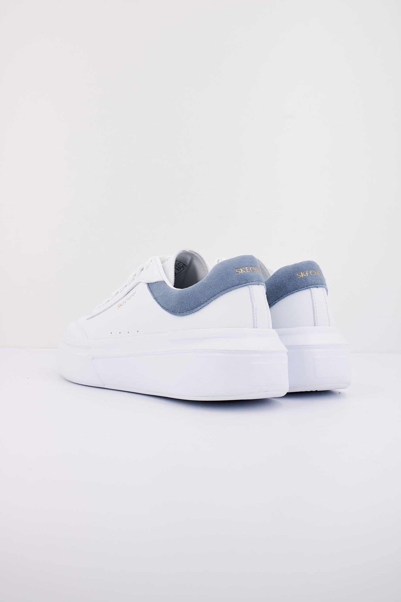 SKECHERS CORDOBA CLASSIC en color BLANCO (4)