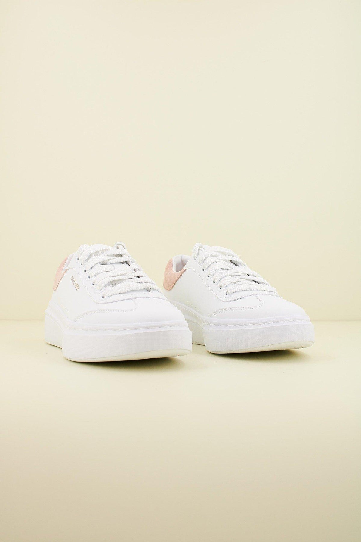 SKECHERS CORDOBA CLASSIC en color BLANCO (2)